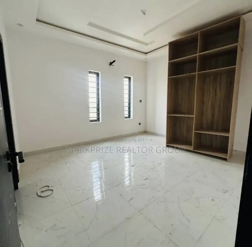 4bdrm Duplex in Magodo Olowora Lagos for sale in Magodo
