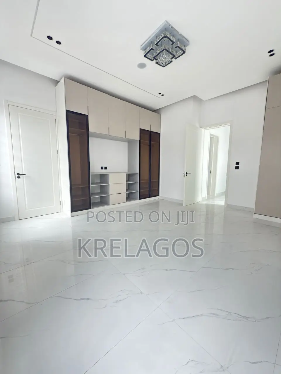 5bdrm Duplex in Chevron for sale in Chevron