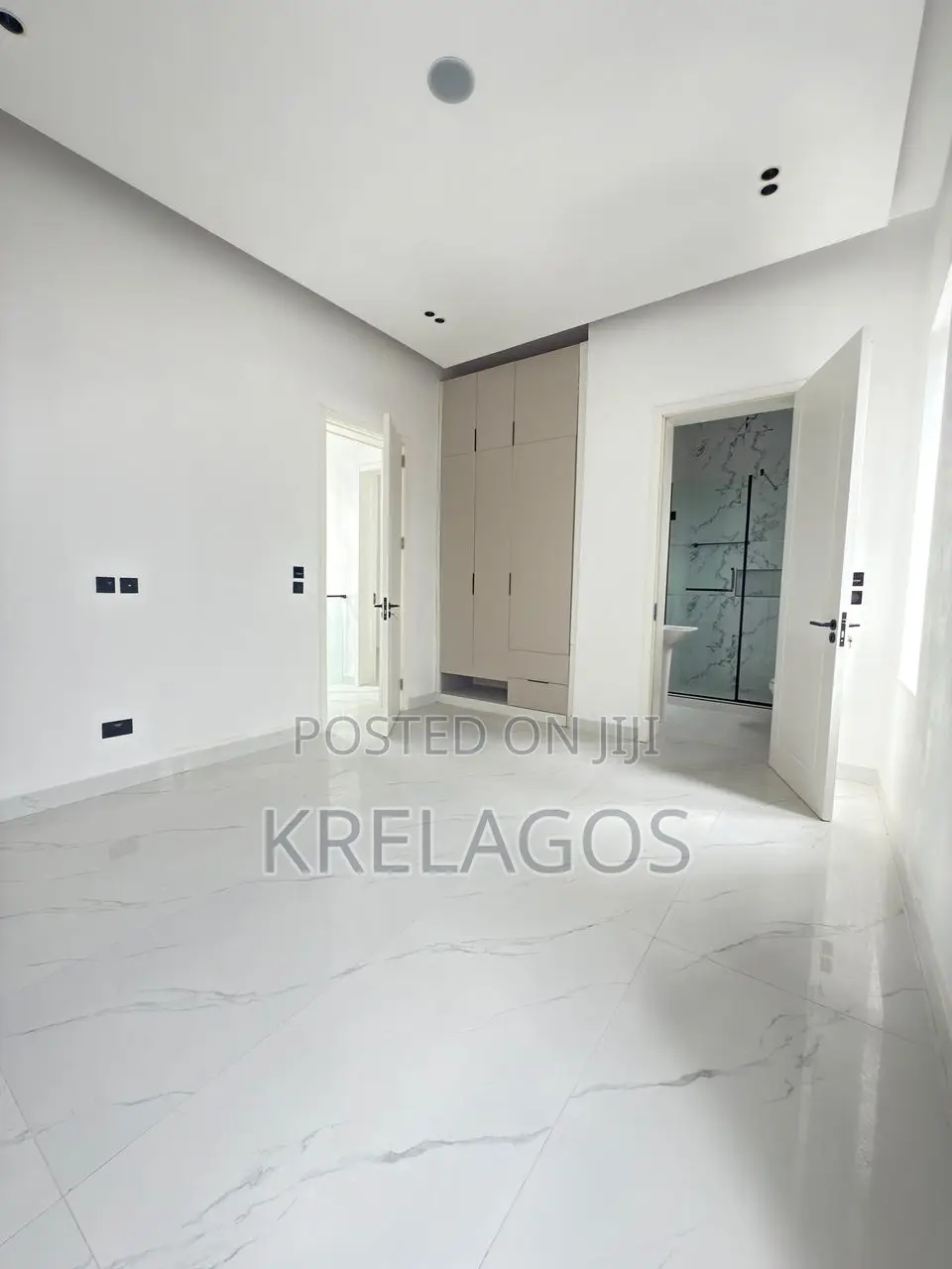 5bdrm Duplex in Chevron for sale in Chevron