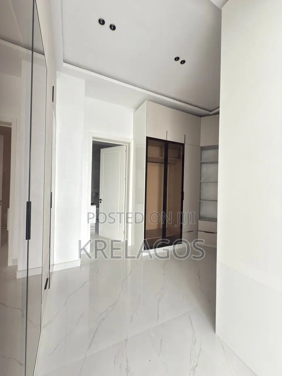 5bdrm Duplex in Chevron for sale in Chevron