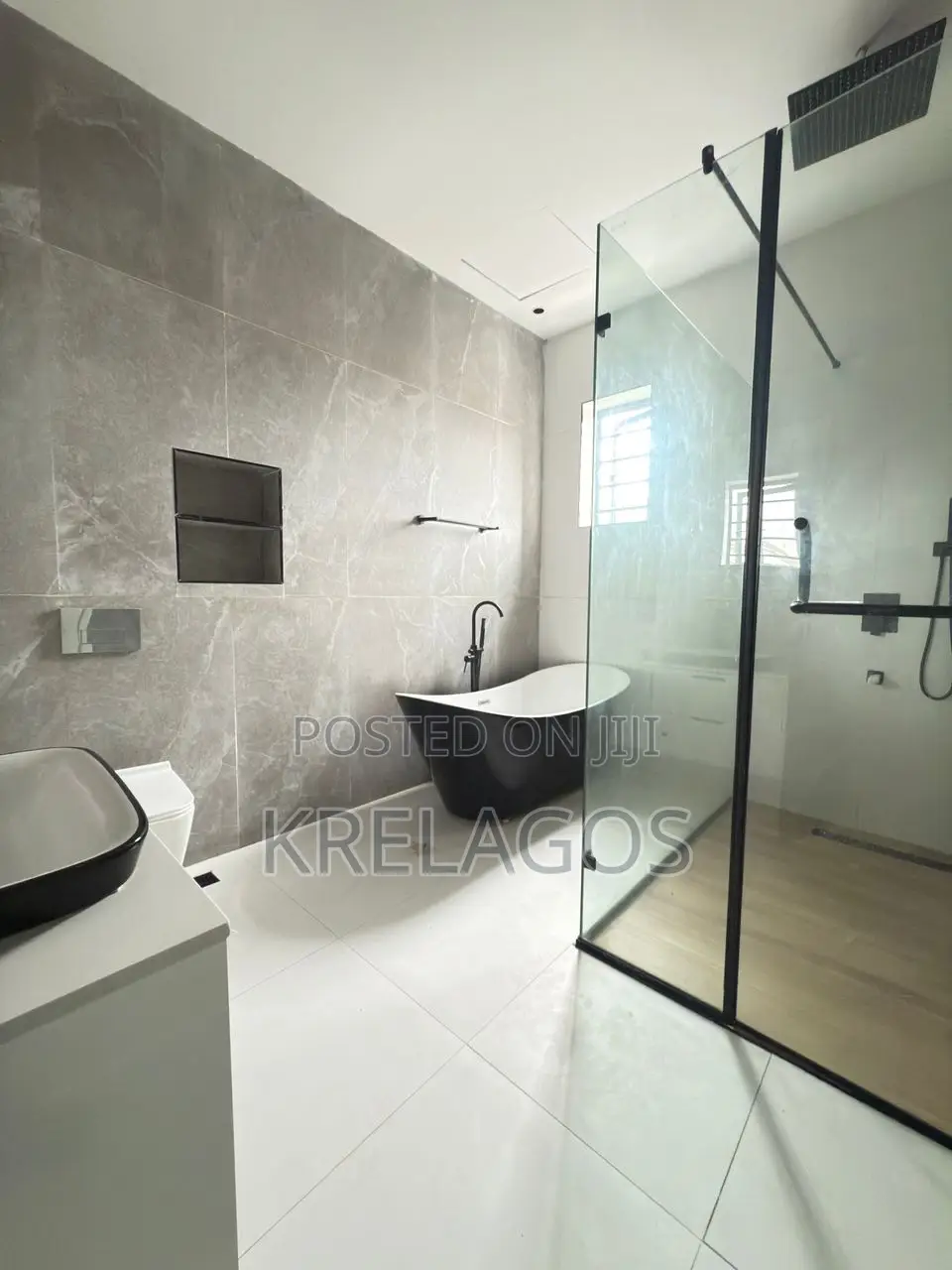 5bdrm Duplex in Chevron for sale in Chevron