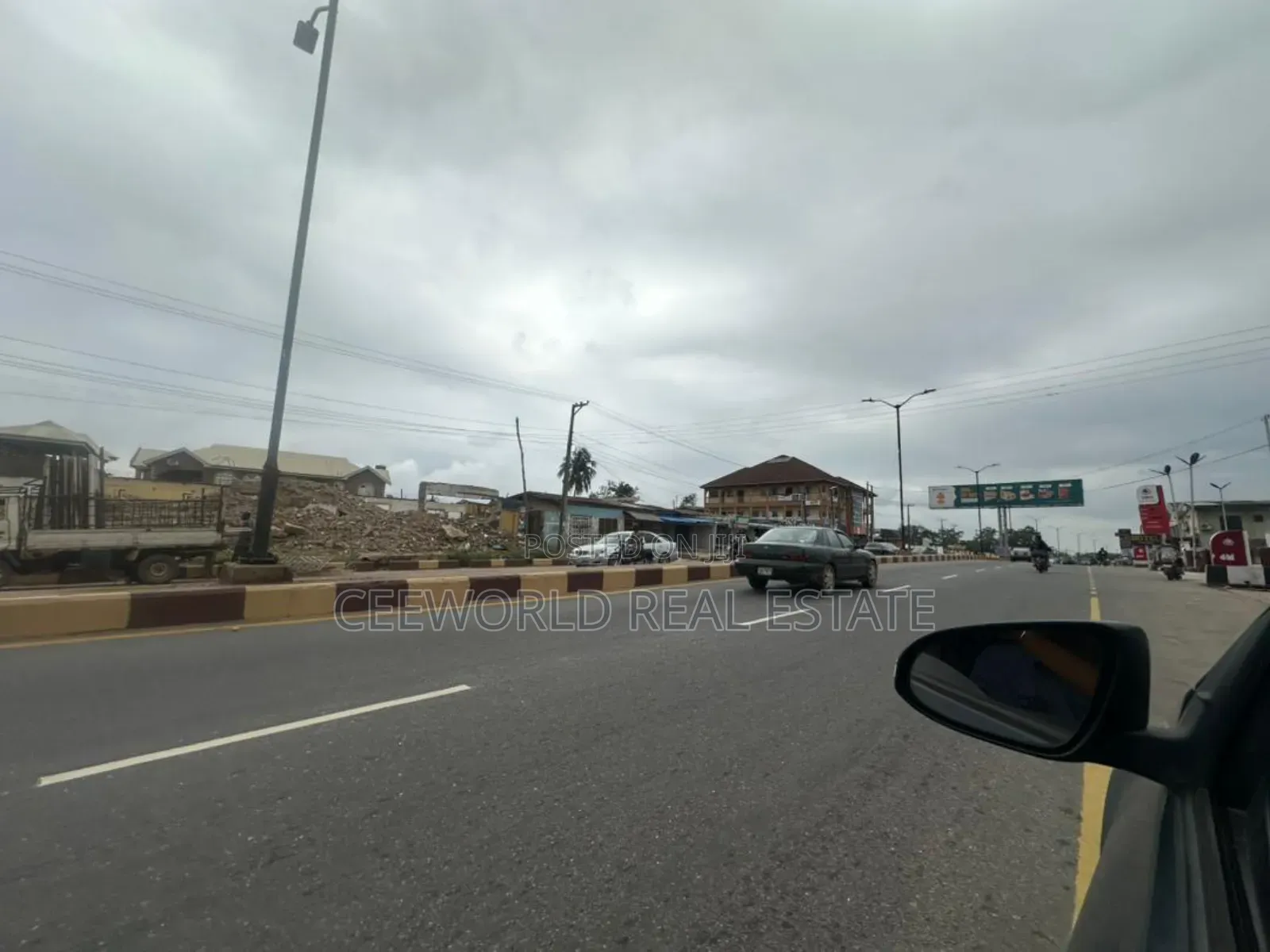 Commercial 2 Plot of Land Facing the Main Idi Ape Road in Idishin