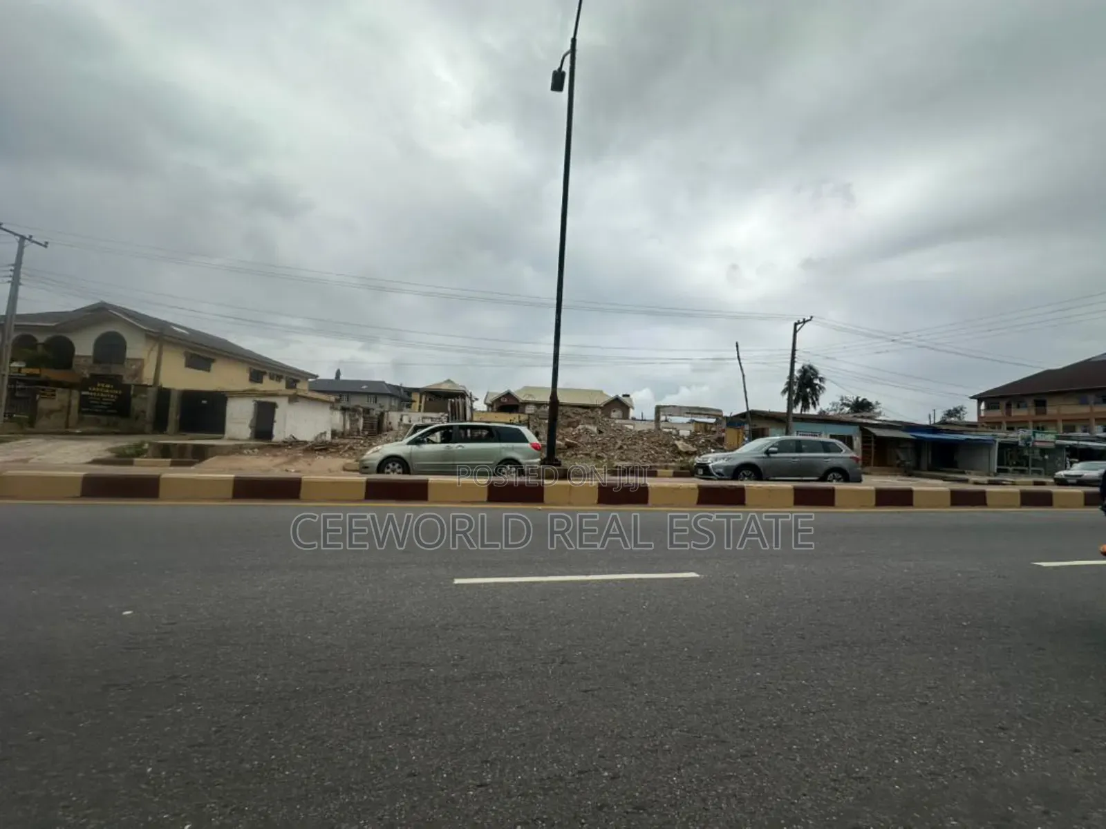 Commercial 2 Plot of Land Facing the Main Idi Ape Road in Idishin