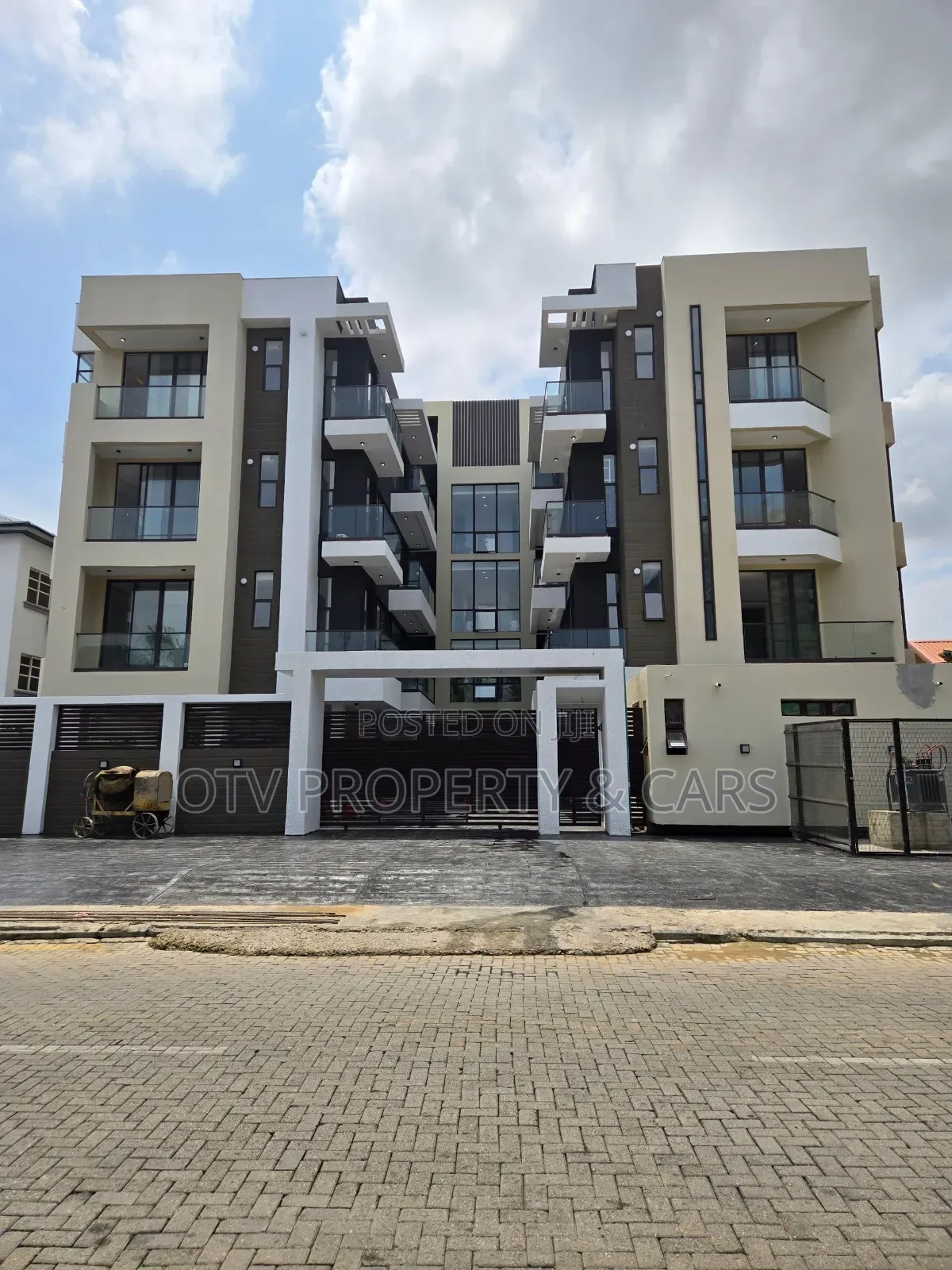 Furnished 3bdrm Apartment In Lekki Phase 1 For Sale in Lekki Phase 1