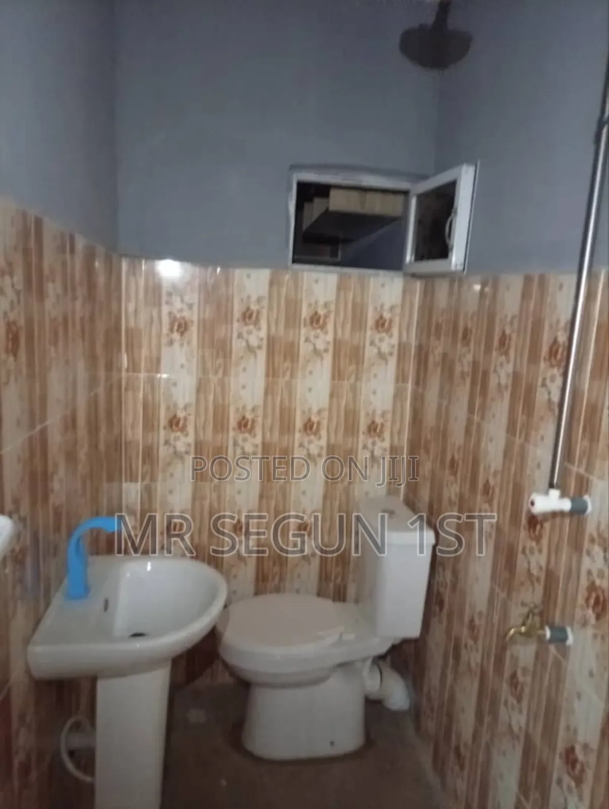 6bdrm Bungalow in Embassy Voera Estate, Obafemi-Owode for sale in Obafemi-Owode