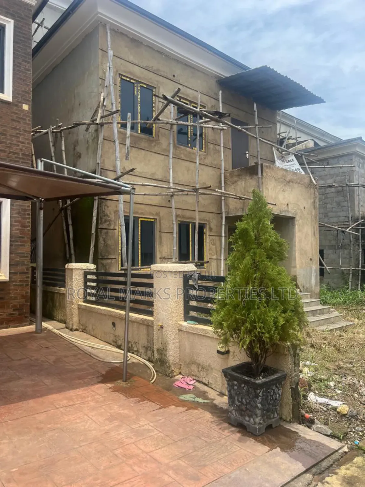 4bdrm Duplex in Kaura for sale in Kaura