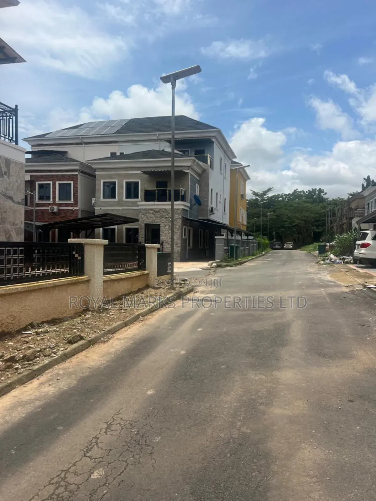 4bdrm Duplex in Kaura for sale in Kaura