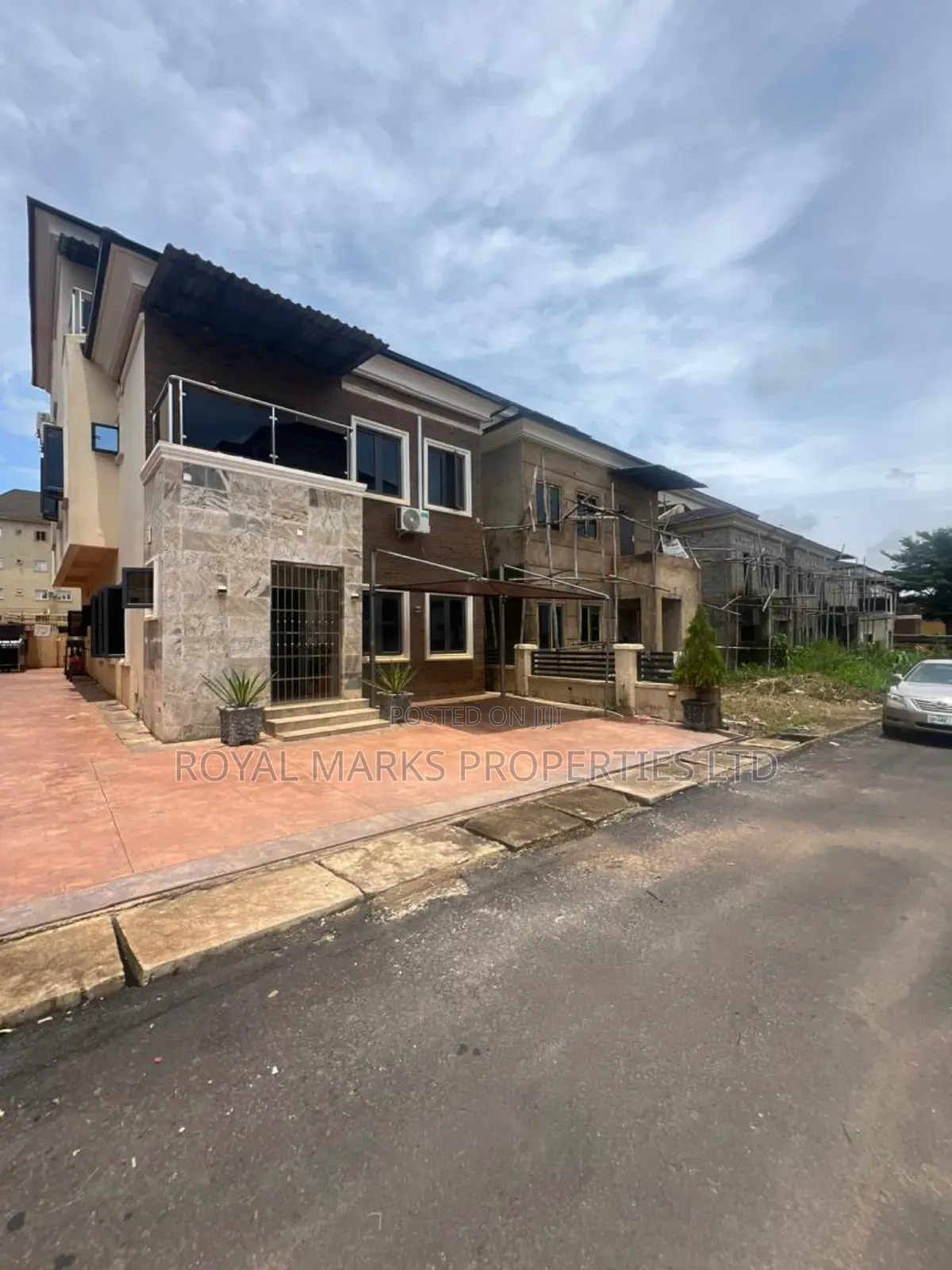 4bdrm Duplex in Kaura for sale in Kaura