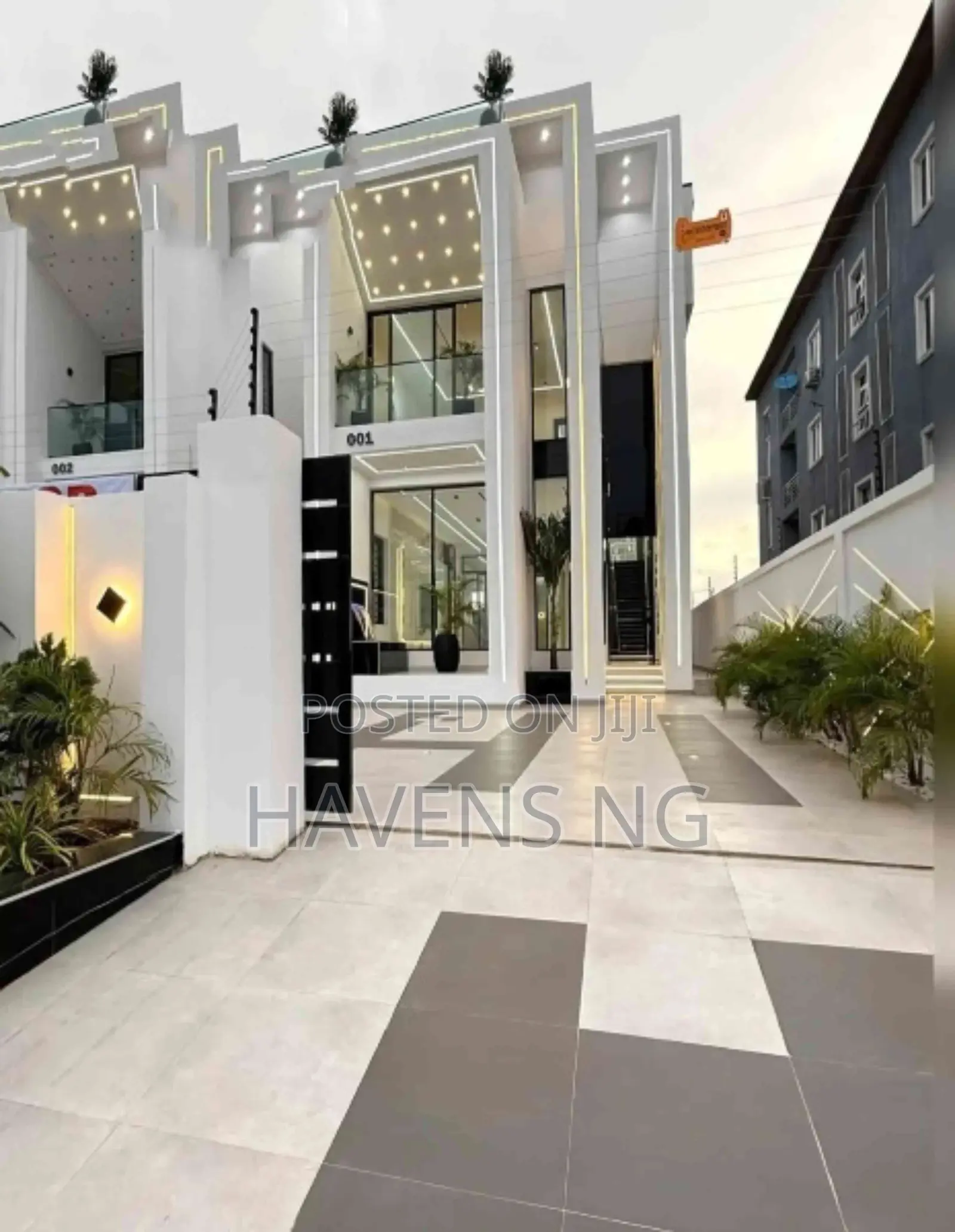 5bdrm Duplex in Chevron for sale in Chevron