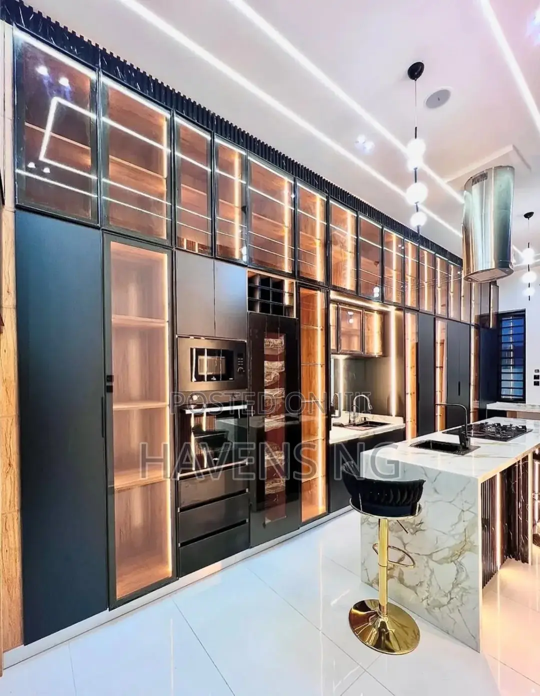 5bdrm Duplex in Chevron for sale in Chevron