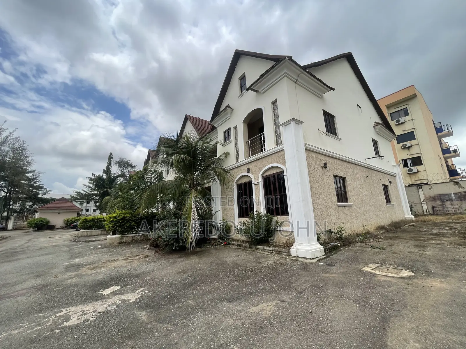 5bdrm Townhouse/Terrace in Utako for sale in Utako