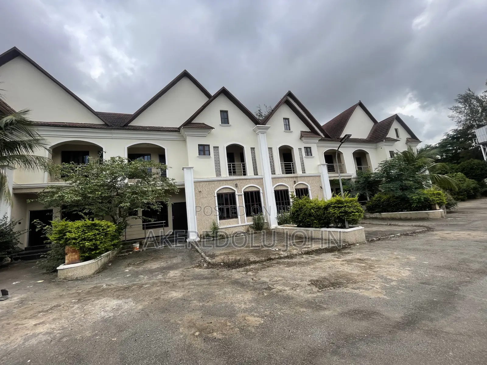 5bdrm Townhouse/Terrace in Utako for sale in Utako