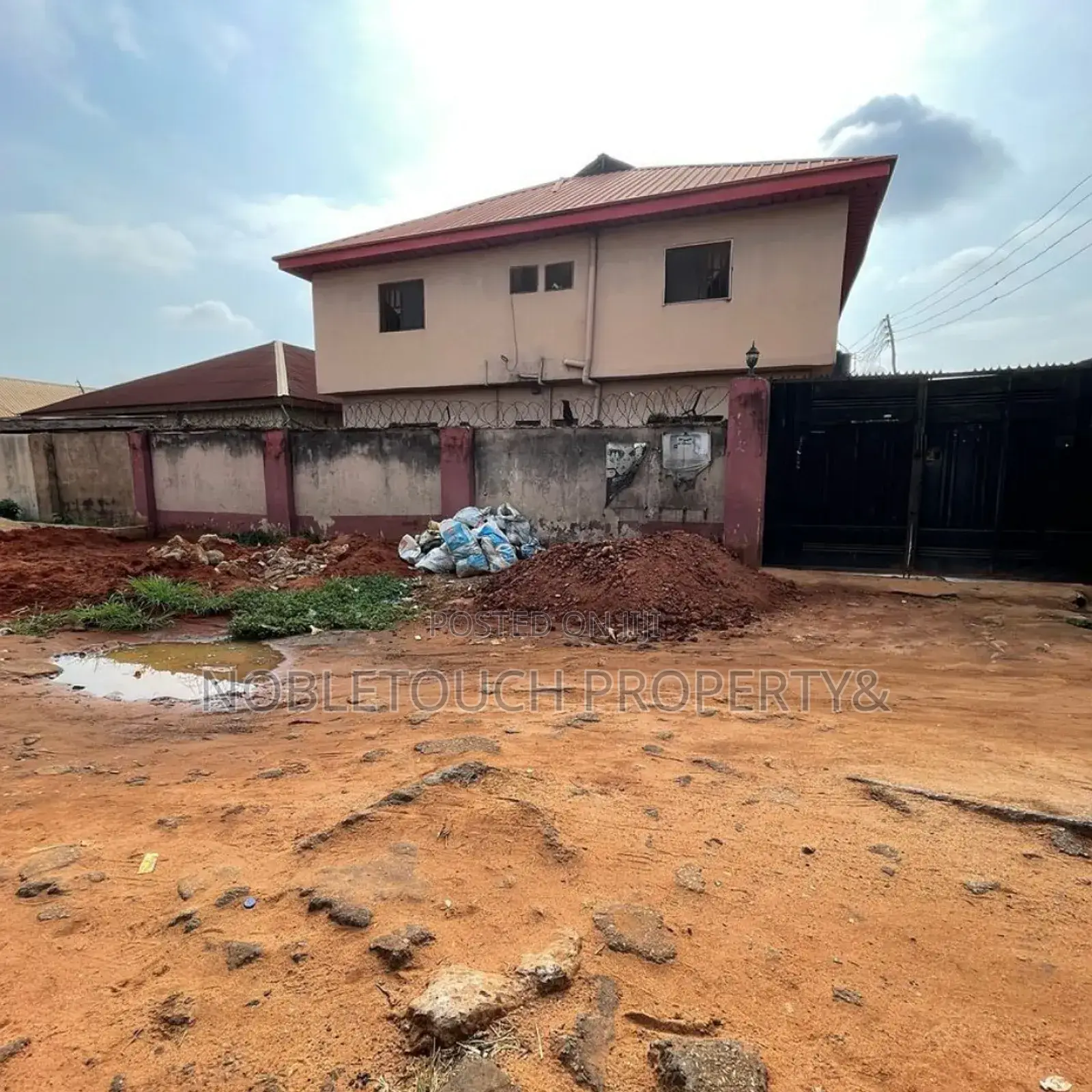 3bdrm Block of Flats in Asaba Oshimili- for sale in Oshimili South