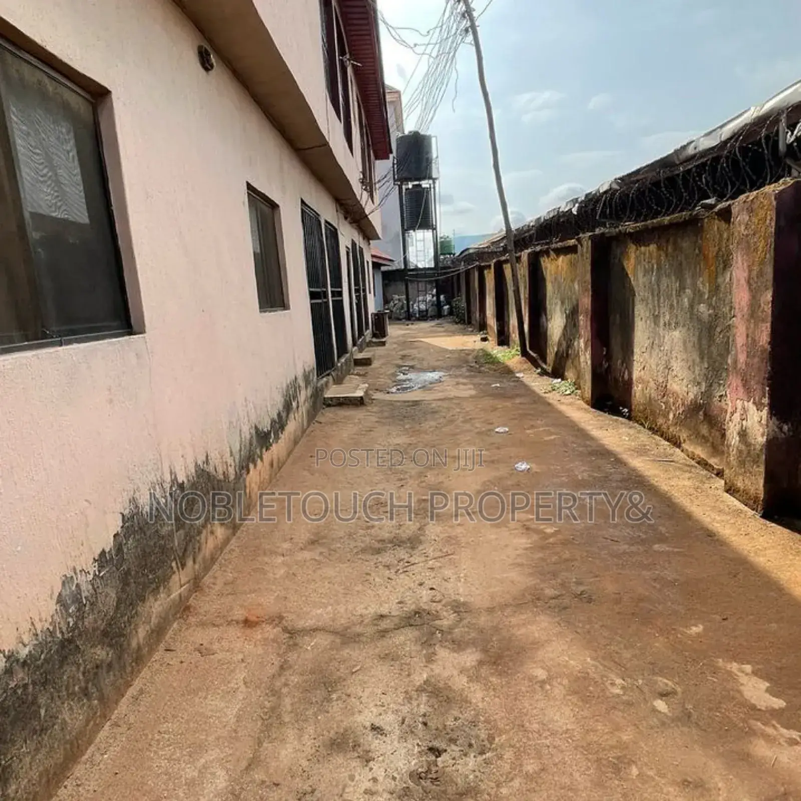 3bdrm Block of Flats in Asaba Oshimili- for sale in Oshimili South