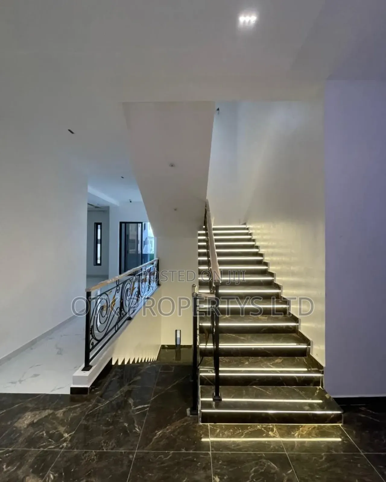 5bdrm Duplex in Osapa Lekki  Lagos for sale in Osapa london
