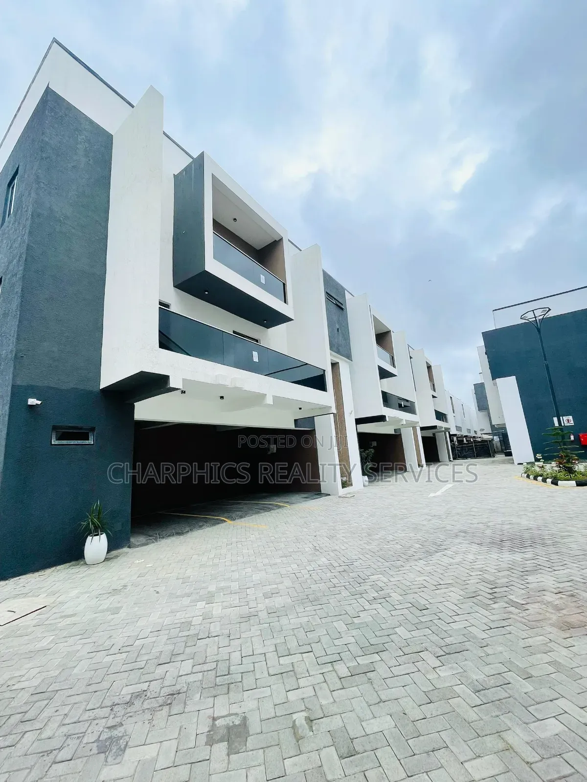 2bdrm Apartment in Lekki for sale in Lekki