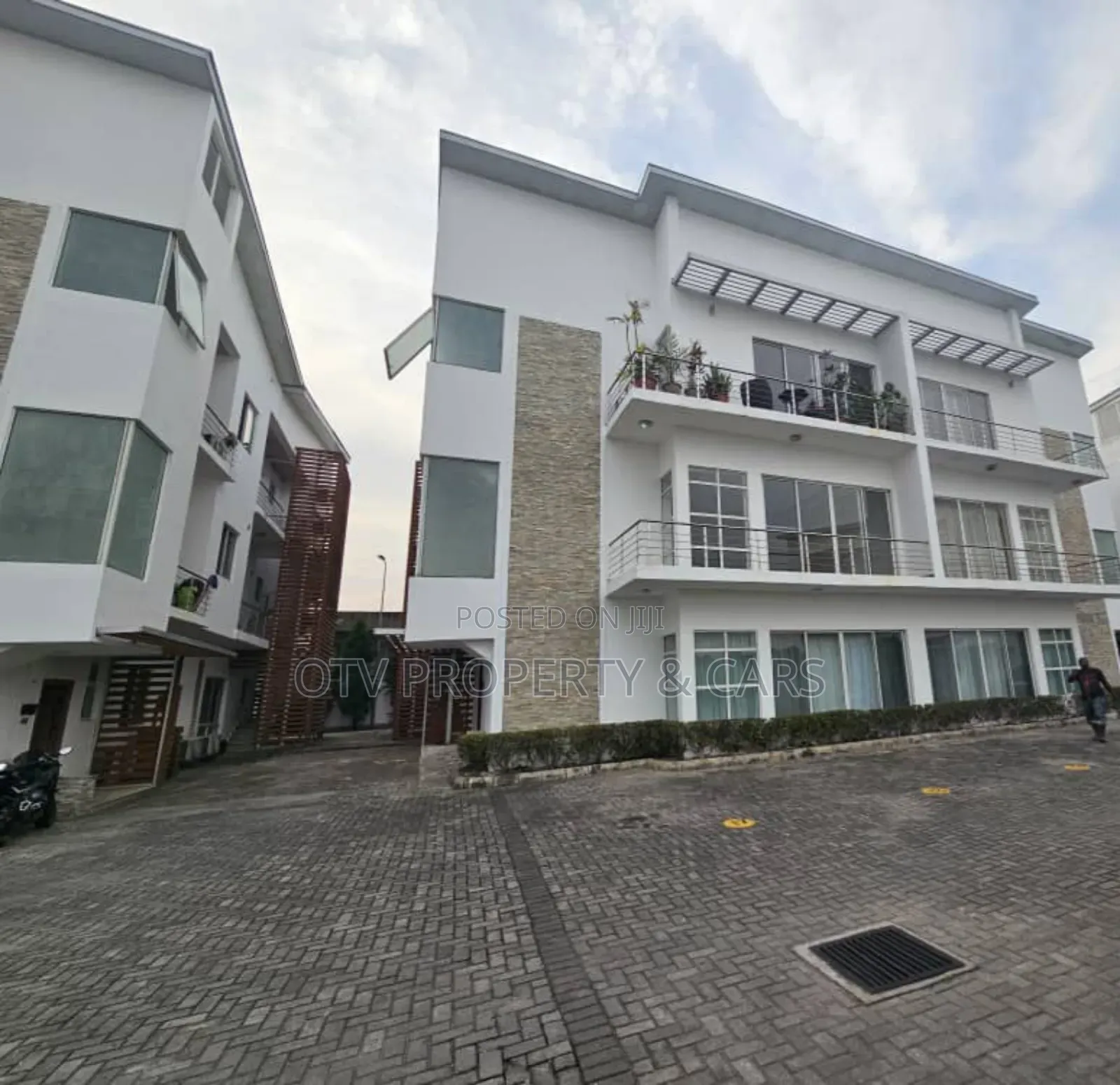 Furnished 3bdrm Apartment in Banana Island for sale in Banana Island