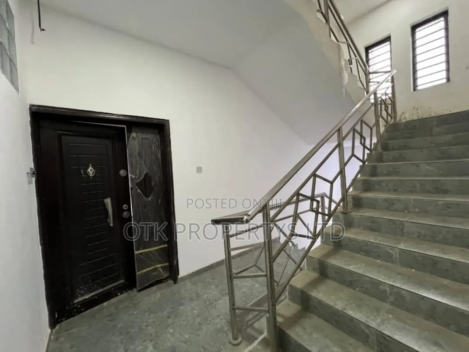 3bdrm Block of Flats in Ensuite Off Freedom for sale in Lekki Phase 1