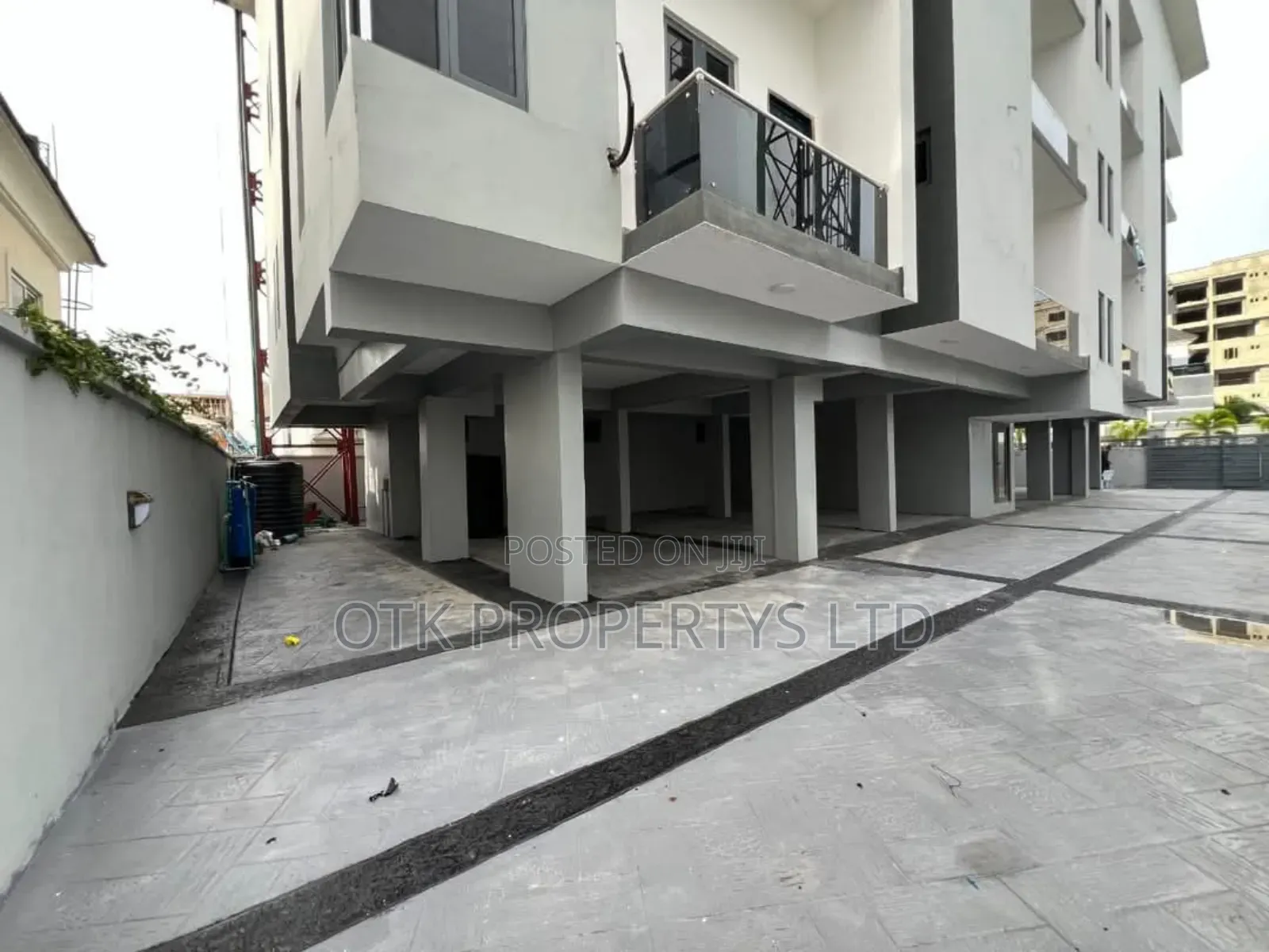 3bdrm Block of Flats in Ensuite Off Freedom for sale in Lekki Phase 1