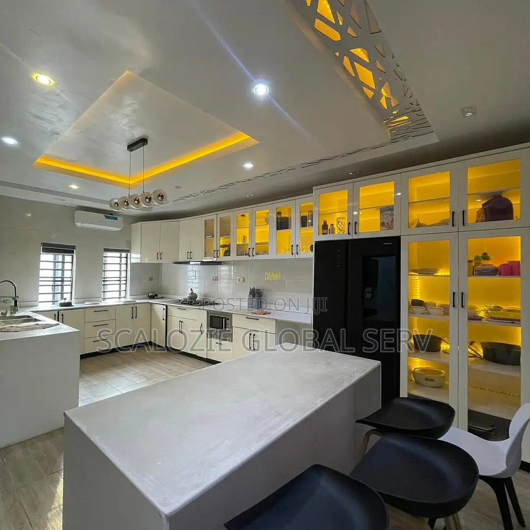 4bdrm Duplex in Radio Estate, Off, New Layout for sale in New Layout