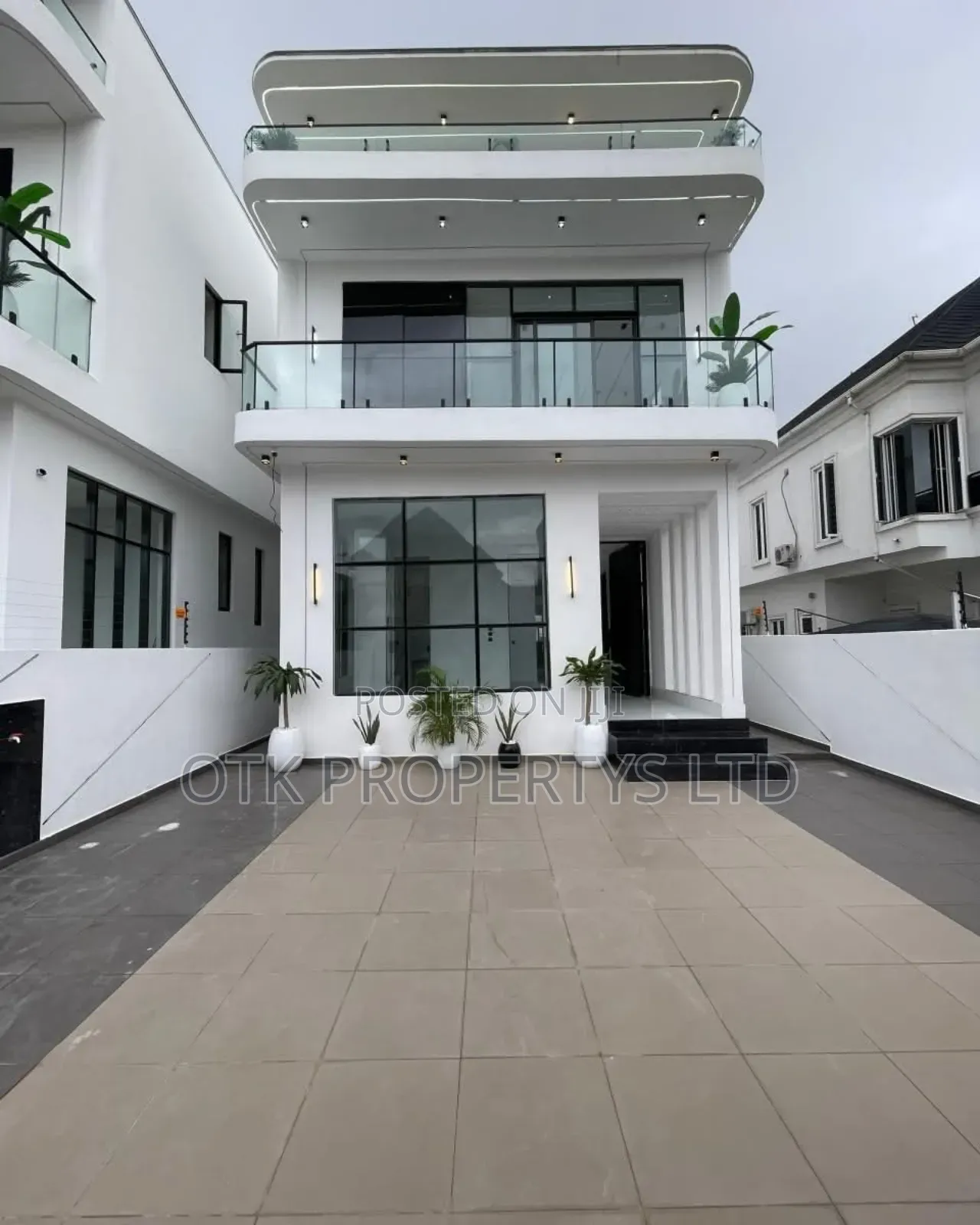 5bdrm Duplex in Chevron Toll Gate for sale in Lekki