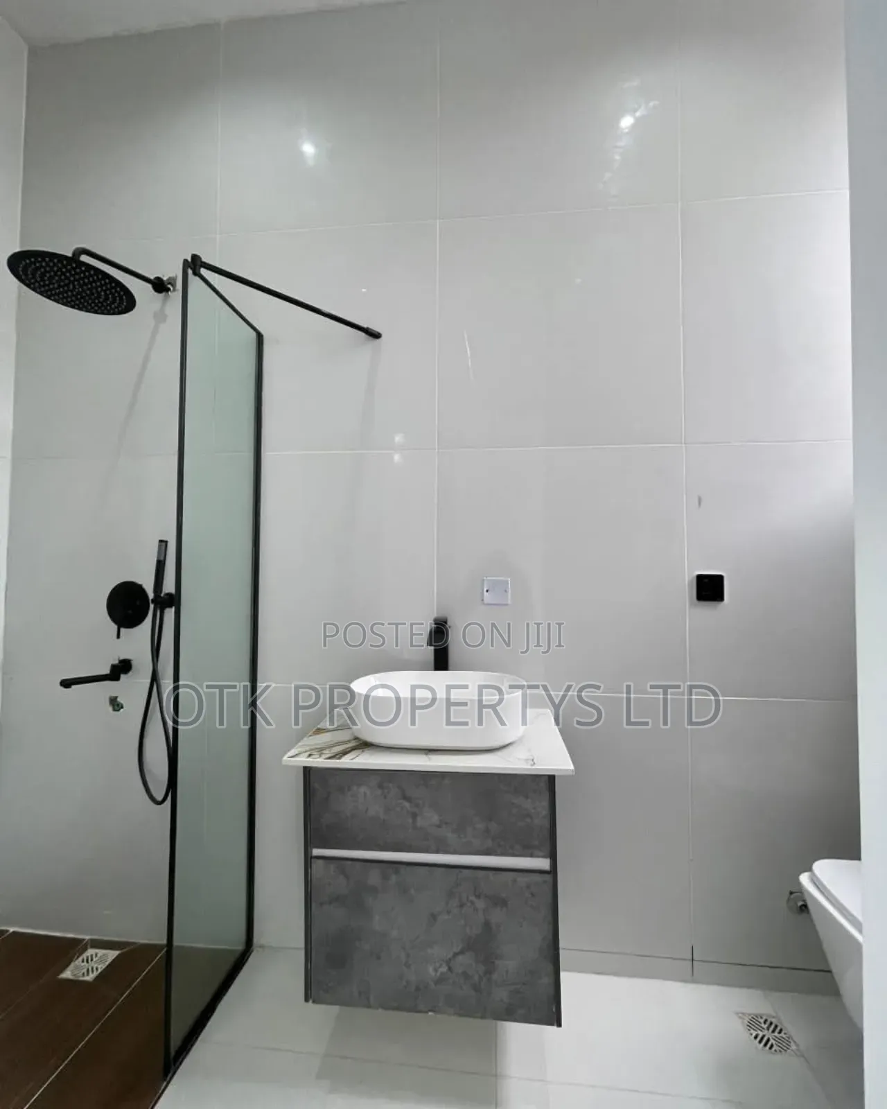 5bdrm Duplex in Chevron Toll Gate for sale in Lekki