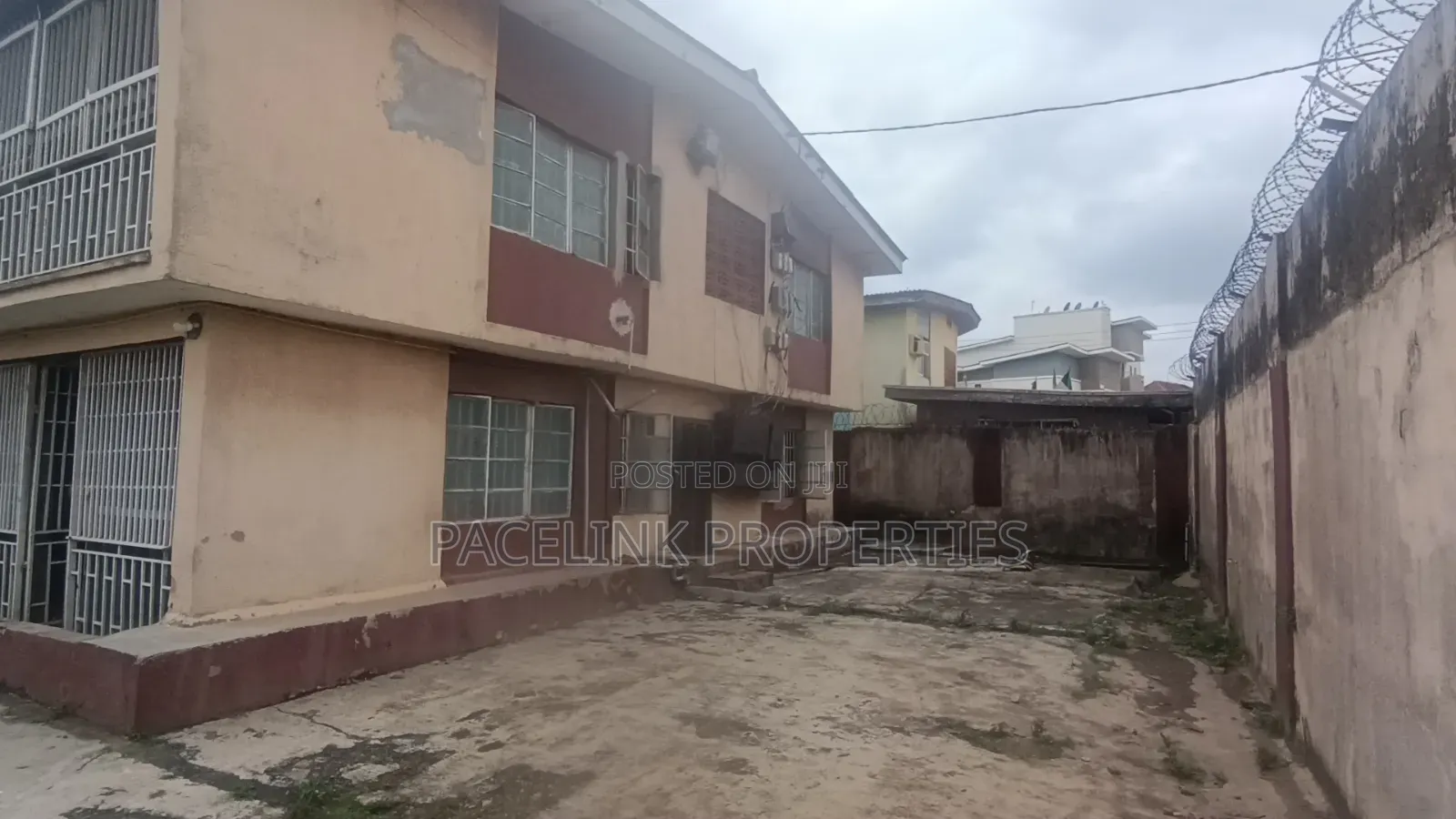 10bdrm Block of Flats in Egbeda for sale in Egbeda