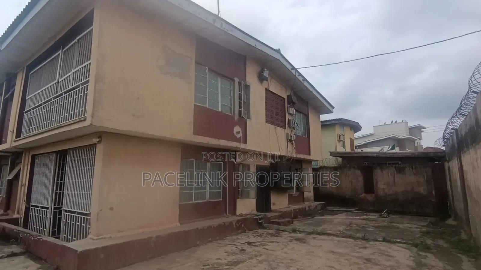 10bdrm Block of Flats in Egbeda for sale in Egbeda