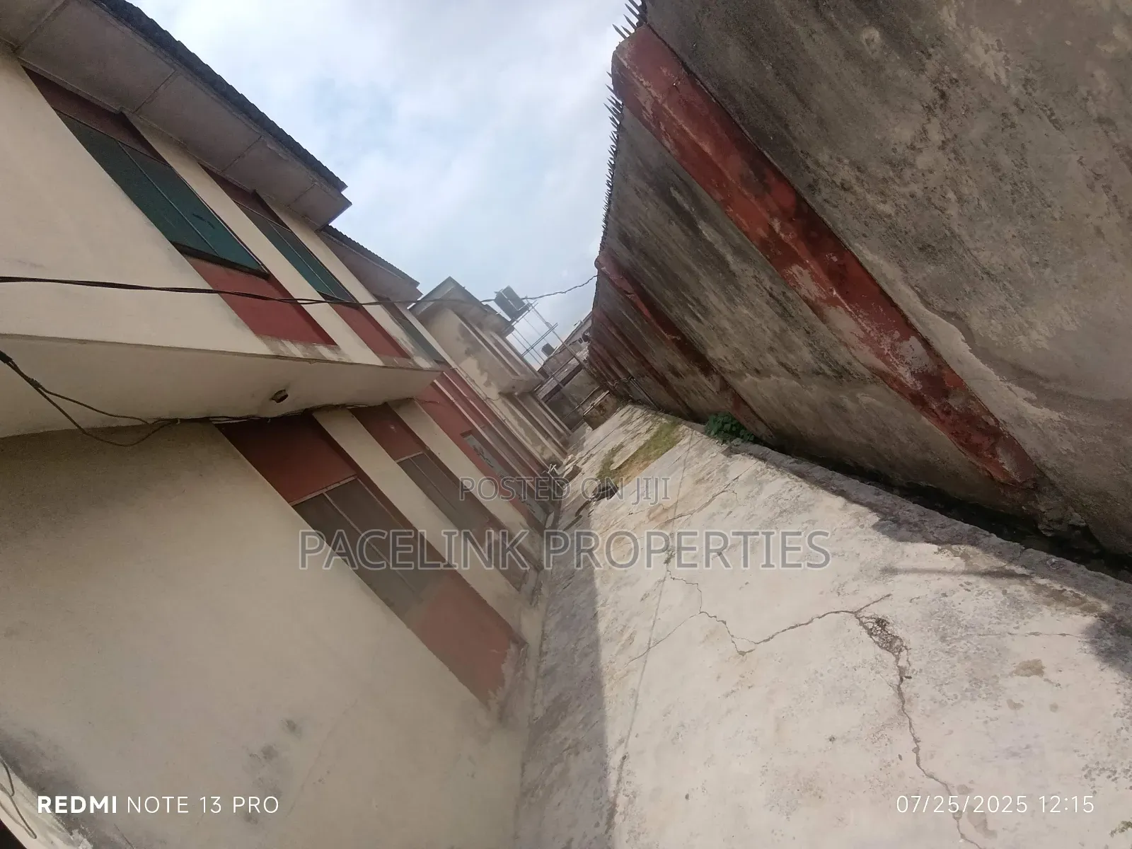 12bdrm Block of Flats in Iyana Ipaja for sale in Iyana Ipaja