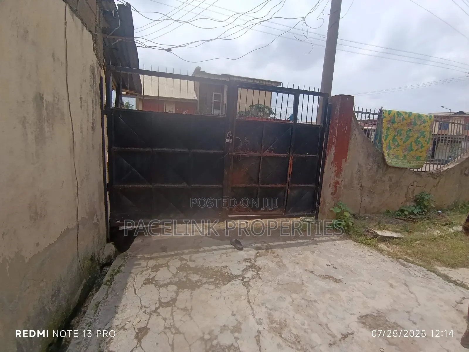 12bdrm Block of Flats in Iyana Ipaja for sale in Iyana Ipaja