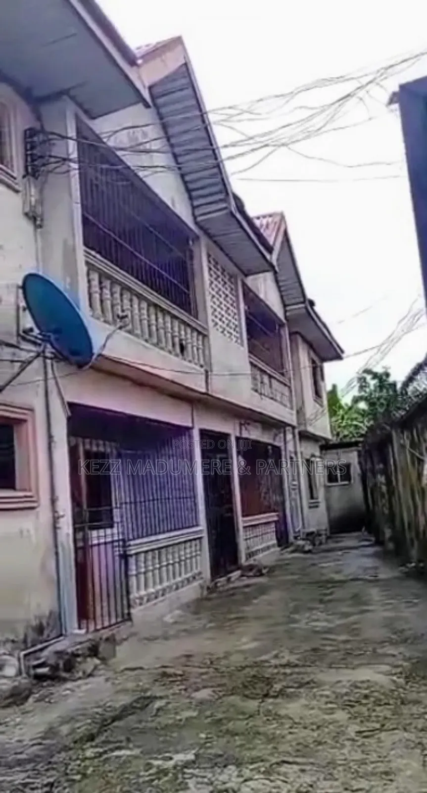 8bdrm Block of Flats in Woji Port Harcourt for sale in Port-Harcourt