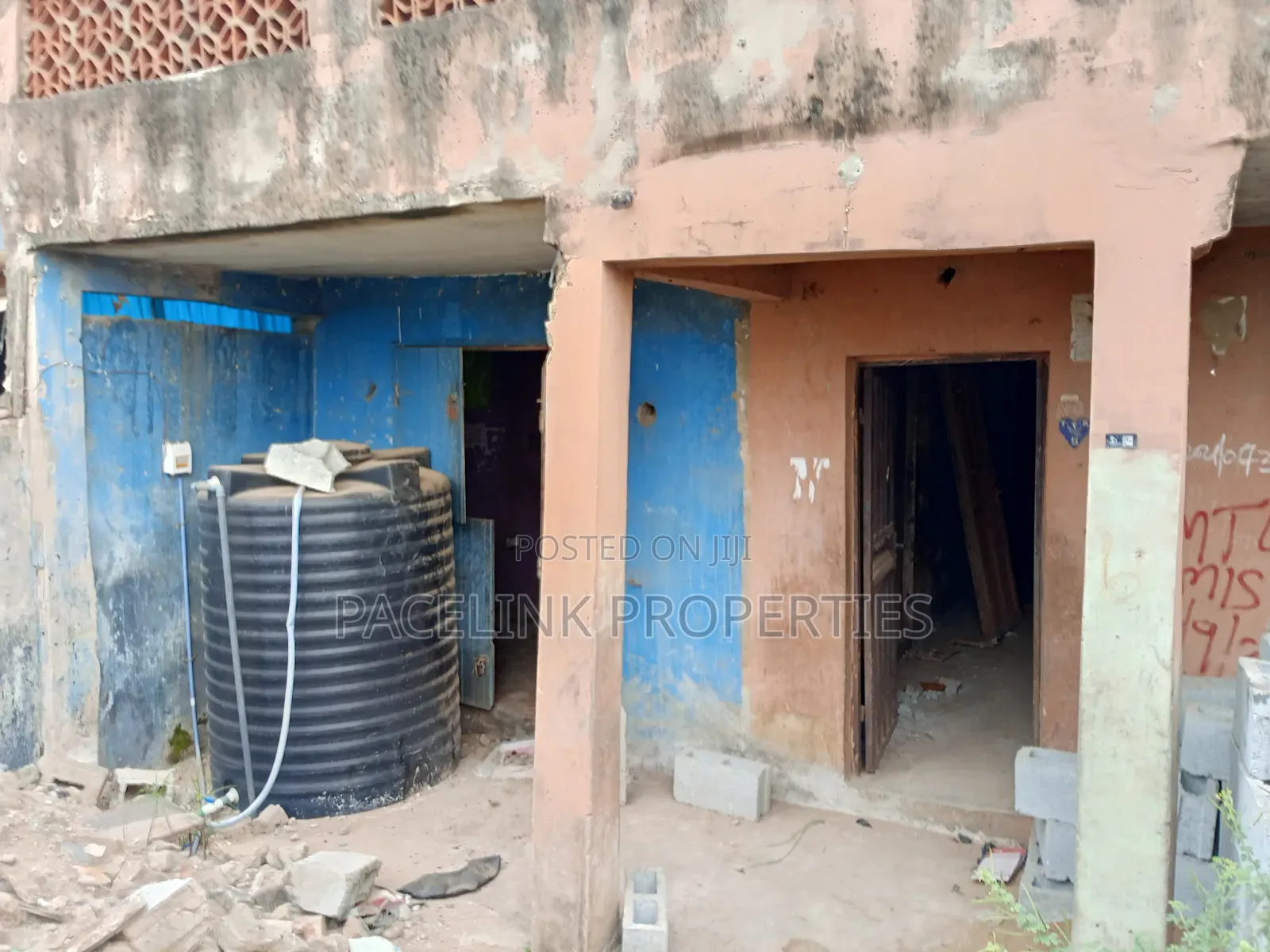 12bdrm Block of Flats in Iyana Ipaja for sale in Iyana Ipaja