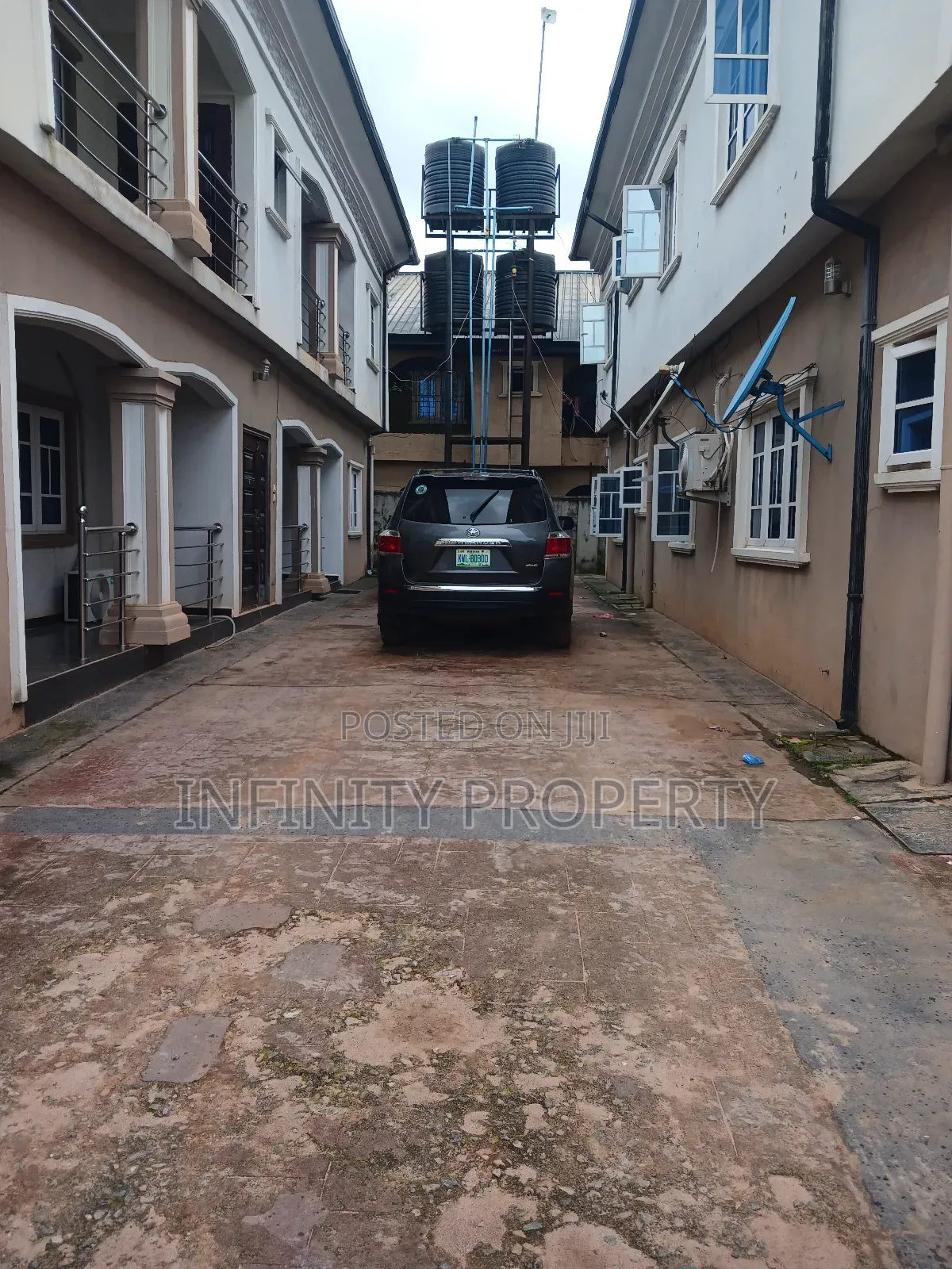 3bdrm Block of Flats in Ugbor Estate, Benin City for sale in Benin City
