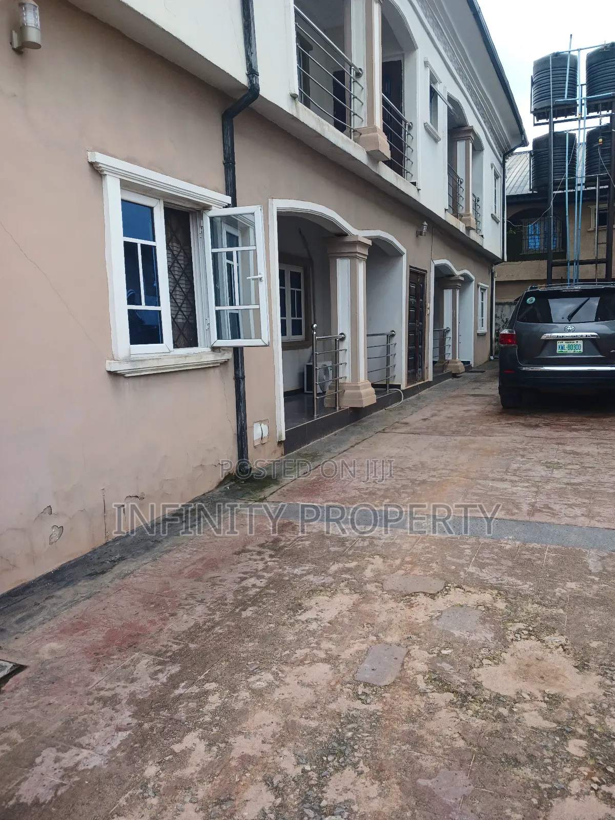 3bdrm Block of Flats in Ugbor Estate, Benin City for sale in Benin City