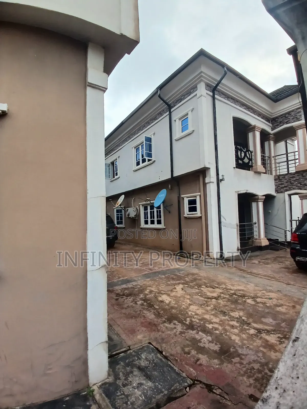 3bdrm Block of Flats in Ugbor Estate, Benin City for sale in Benin City