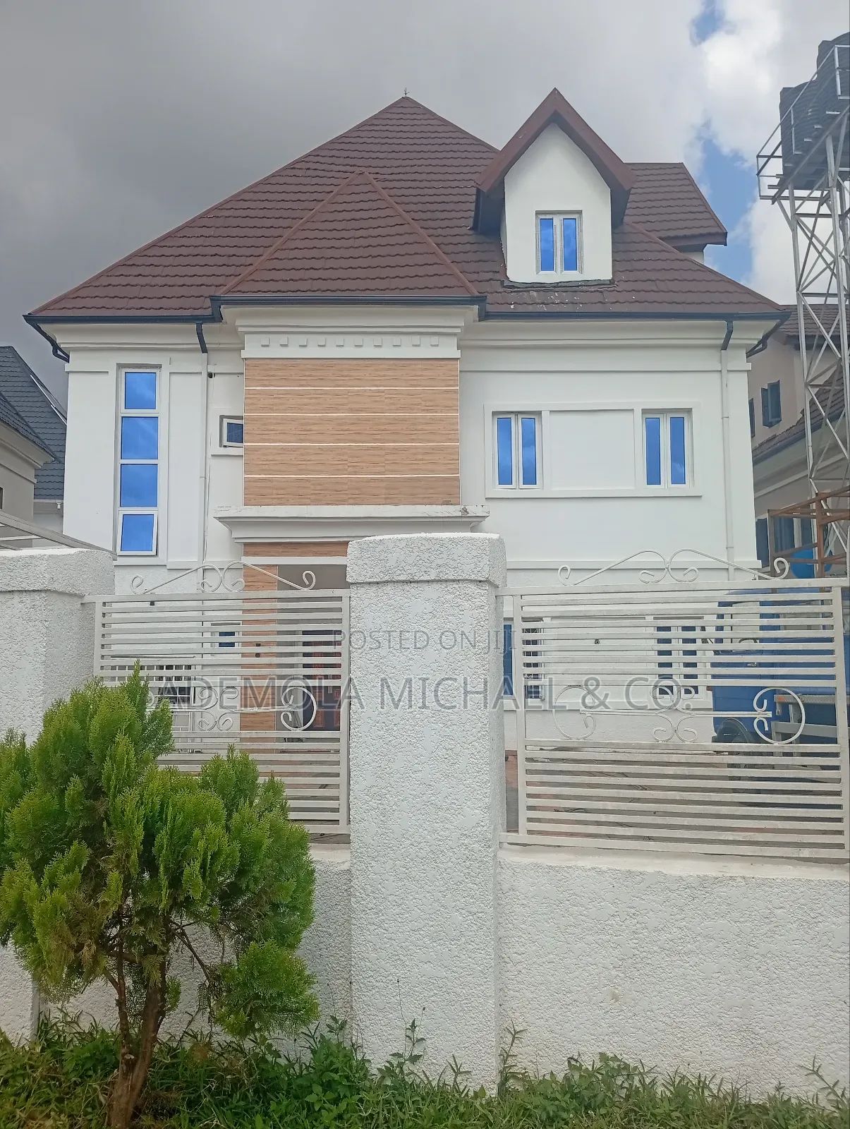 5bdrm Duplex in Idu/Karmo for sale in Karmo