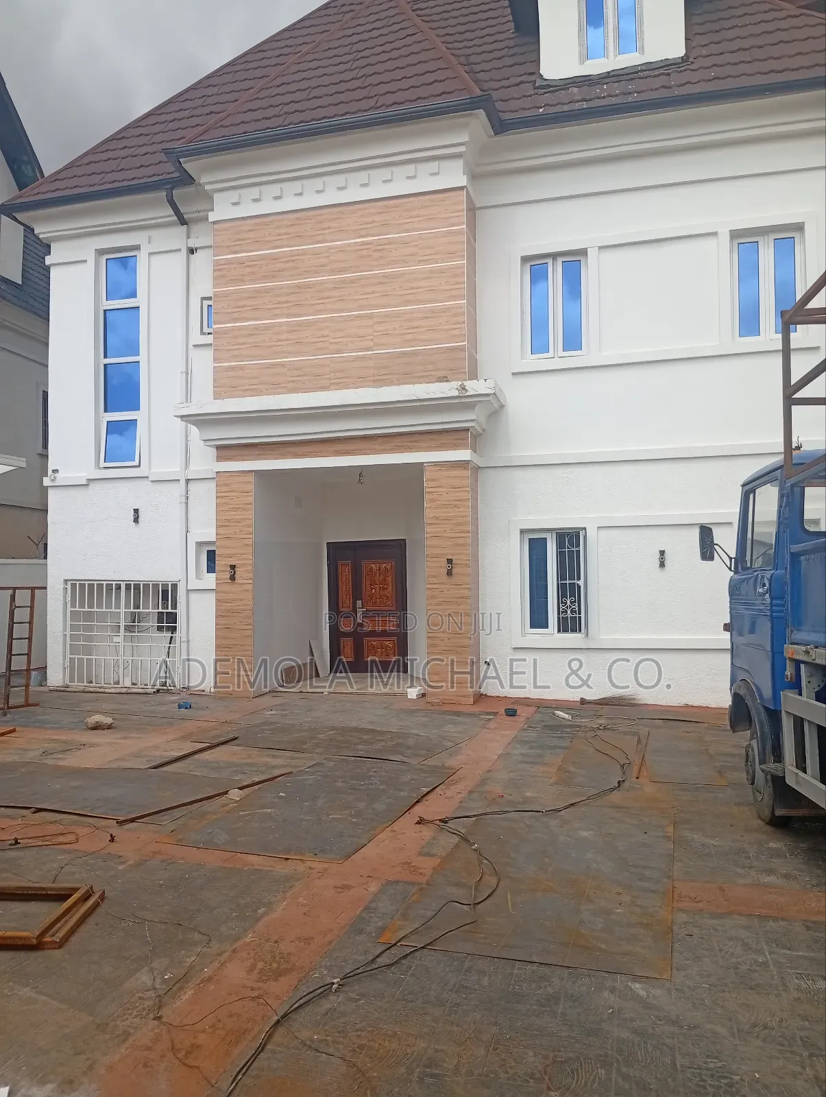5bdrm Duplex in Idu/Karmo for sale in Karmo