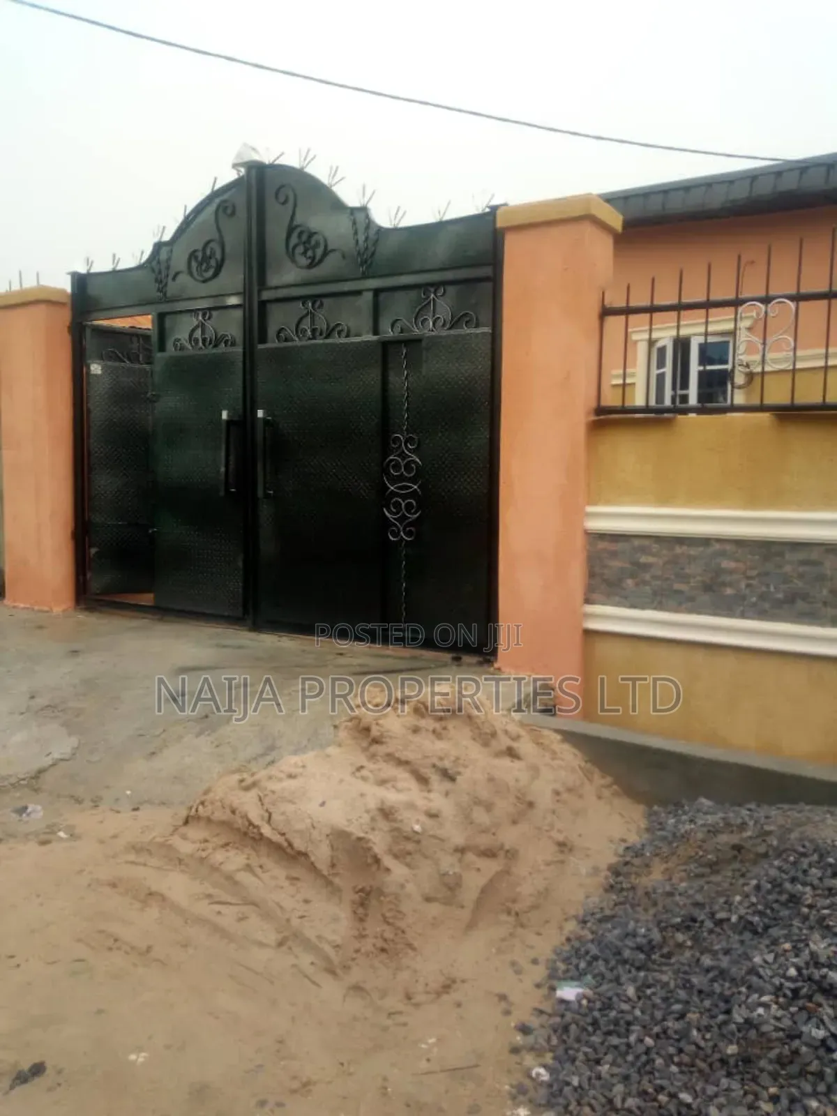 1bdrm Block of Flats in Oribanwa, Lakowe for sale in Lakowe
