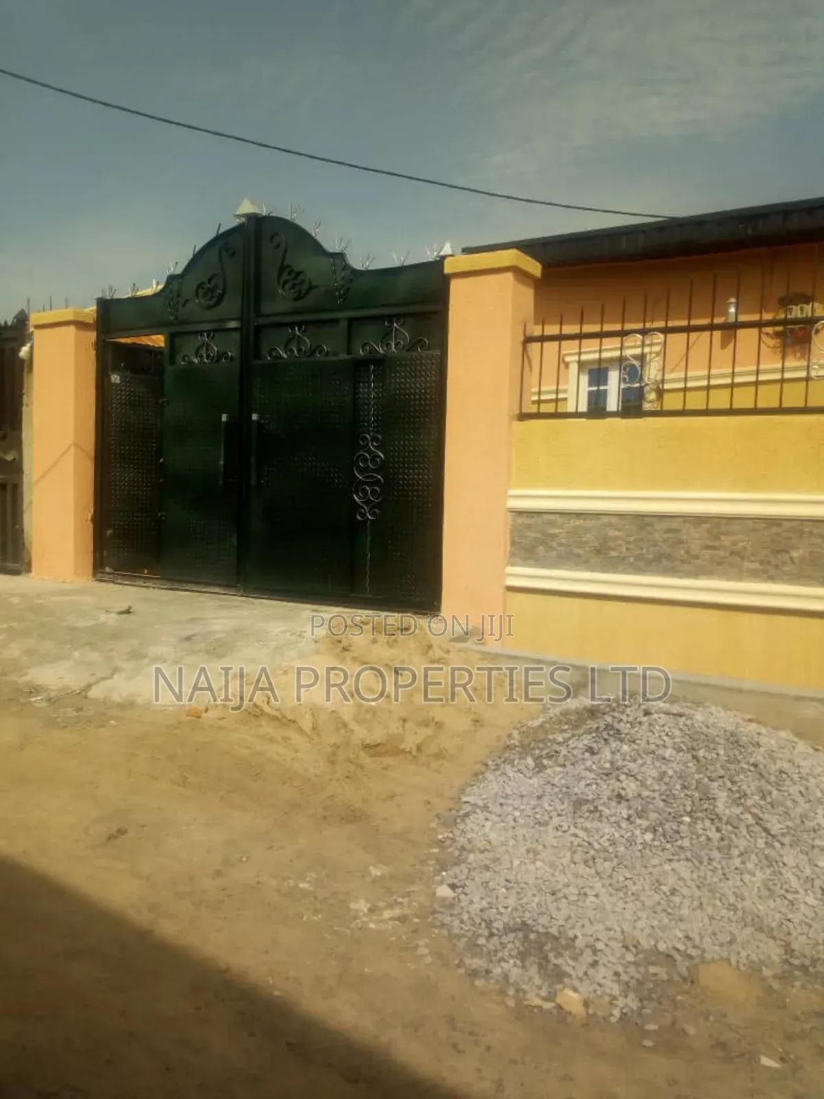 1bdrm Block of Flats in Oribanwa, Lakowe for sale in Lakowe