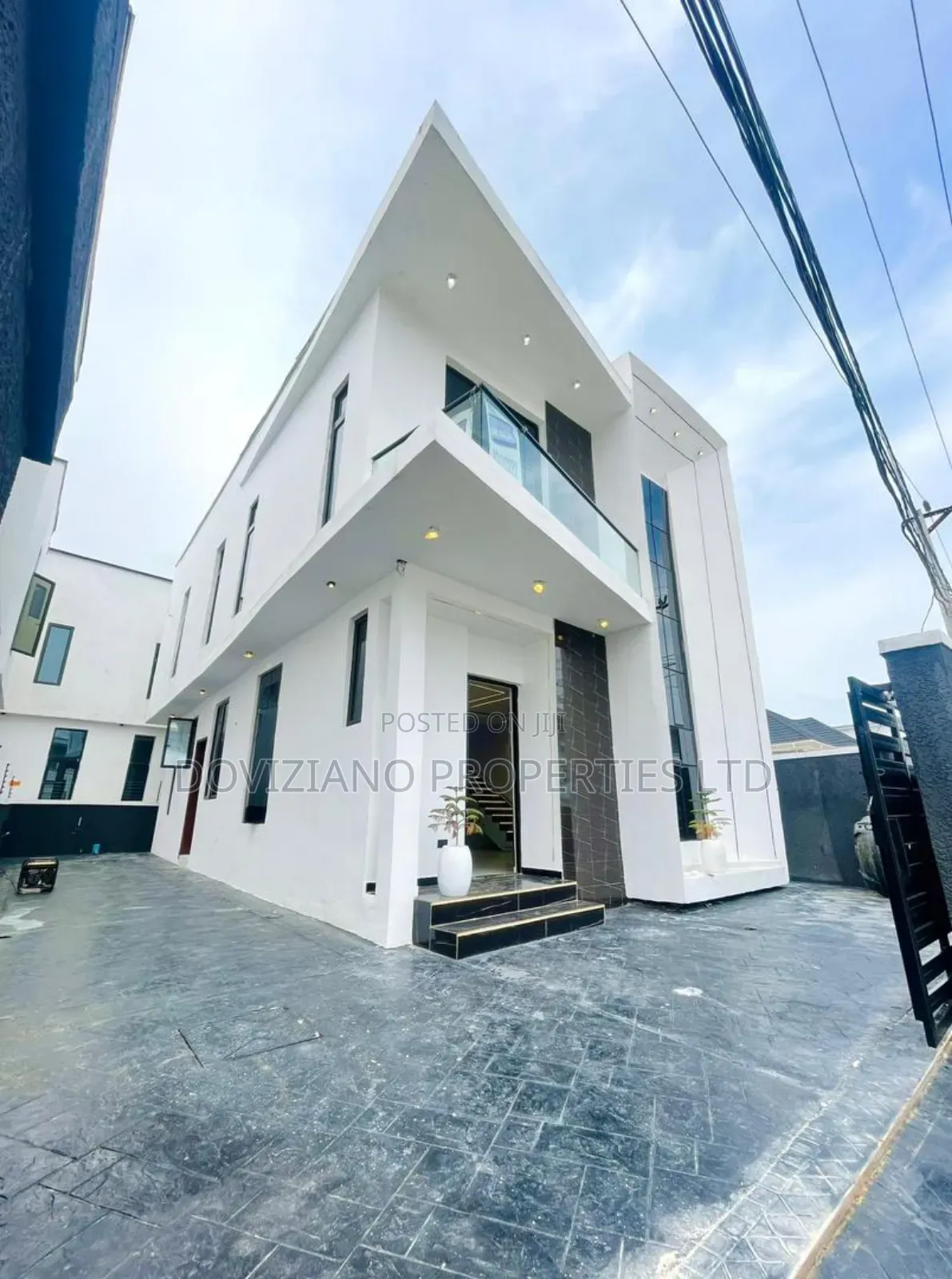 4bdrm Duplex in Ikota for sale in Ikota