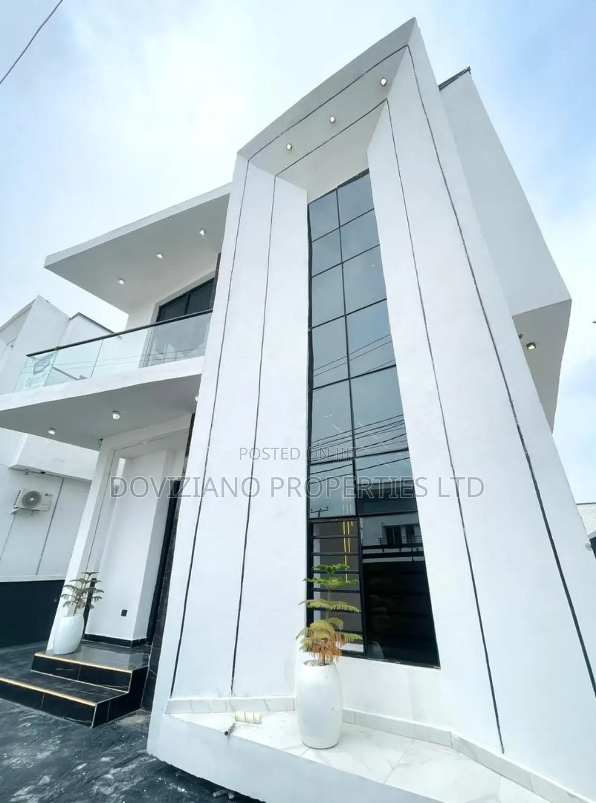 4bdrm Duplex in Ikota for sale in Ikota