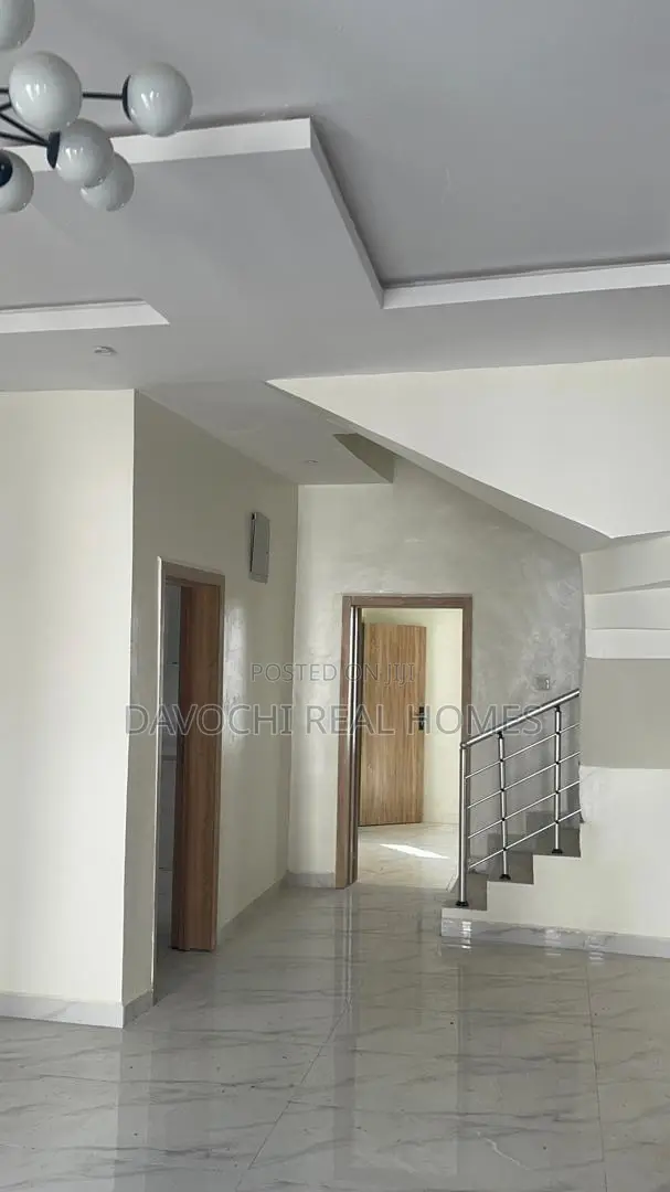 4bdrm Duplex in Ikota for sale in Ikota