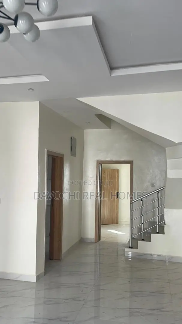 4bdrm Duplex in Ikota for sale in Ikota