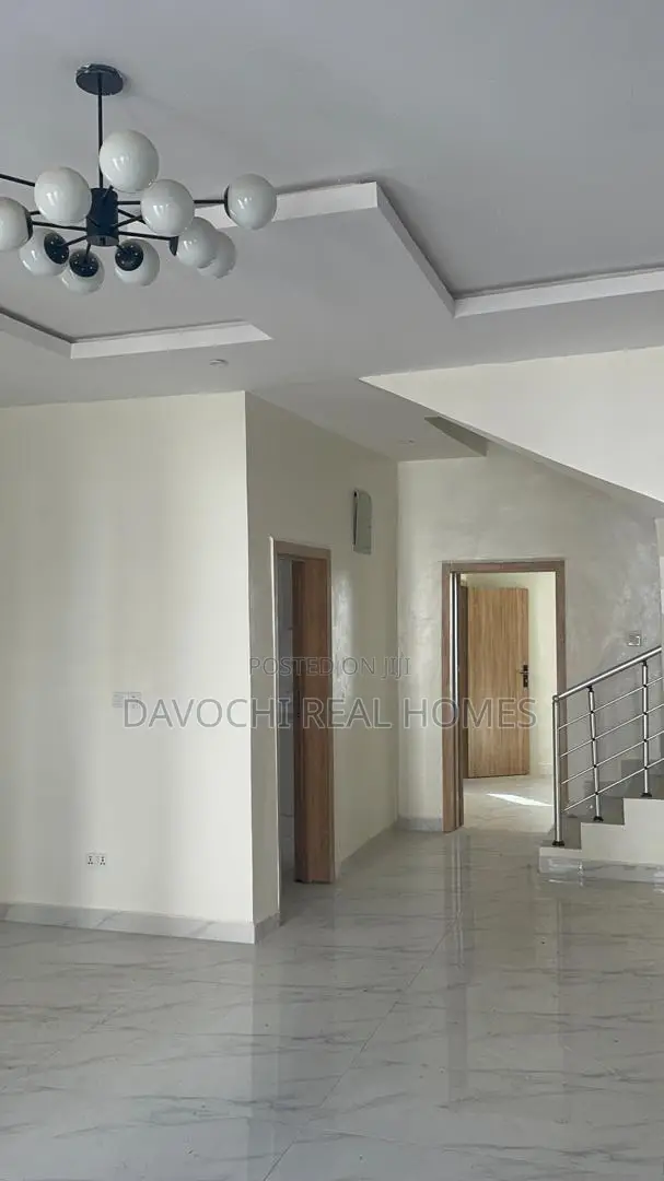 4bdrm Duplex in Ikota for sale in Ikota