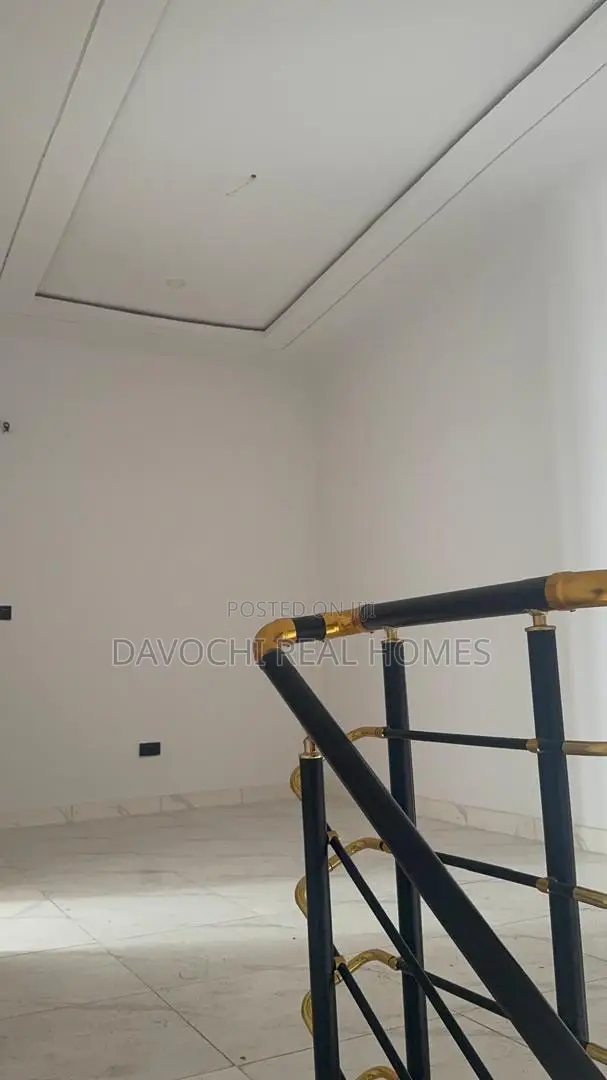 4bdrm Duplex in Ikota for rent in Ikota