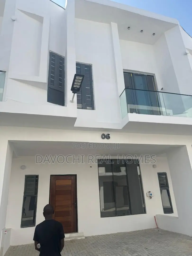 4bdrm Duplex in Ikota for rent in Ikota