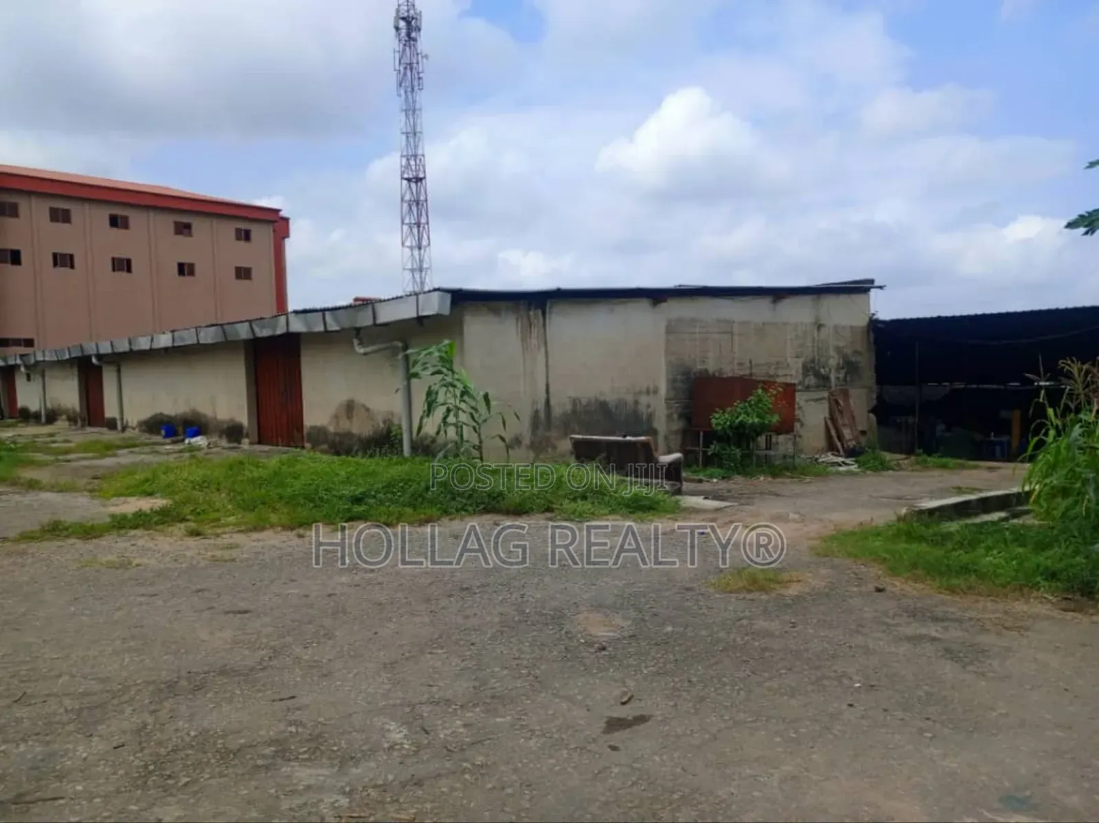 Warehouse With Open Space and Offices in Oregun