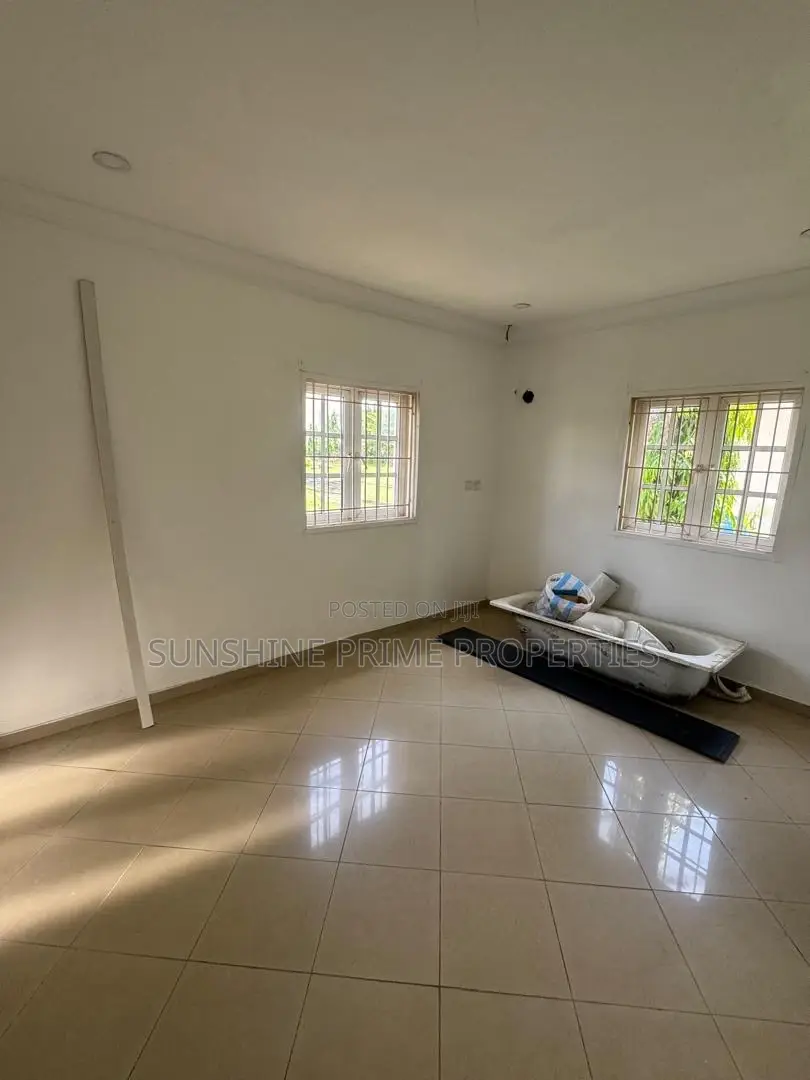 5bdrm Duplex in Brains And Hammers for sale in Apo District
