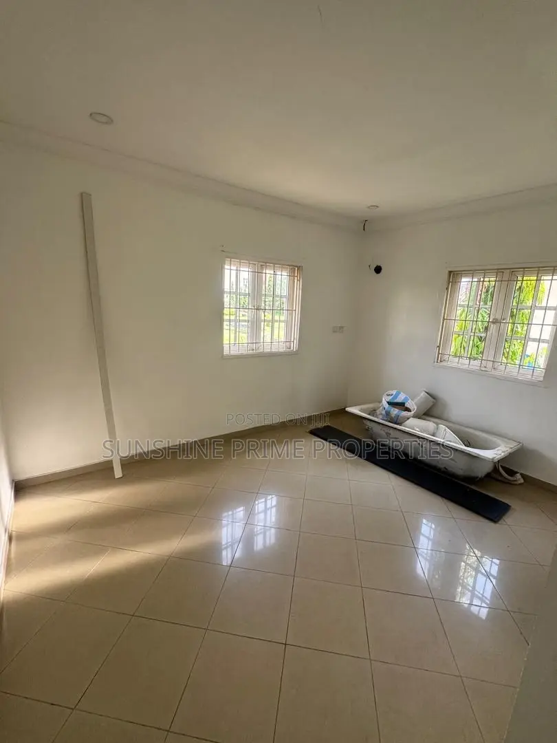 5bdrm Duplex in Brains And Hammers for sale in Apo District