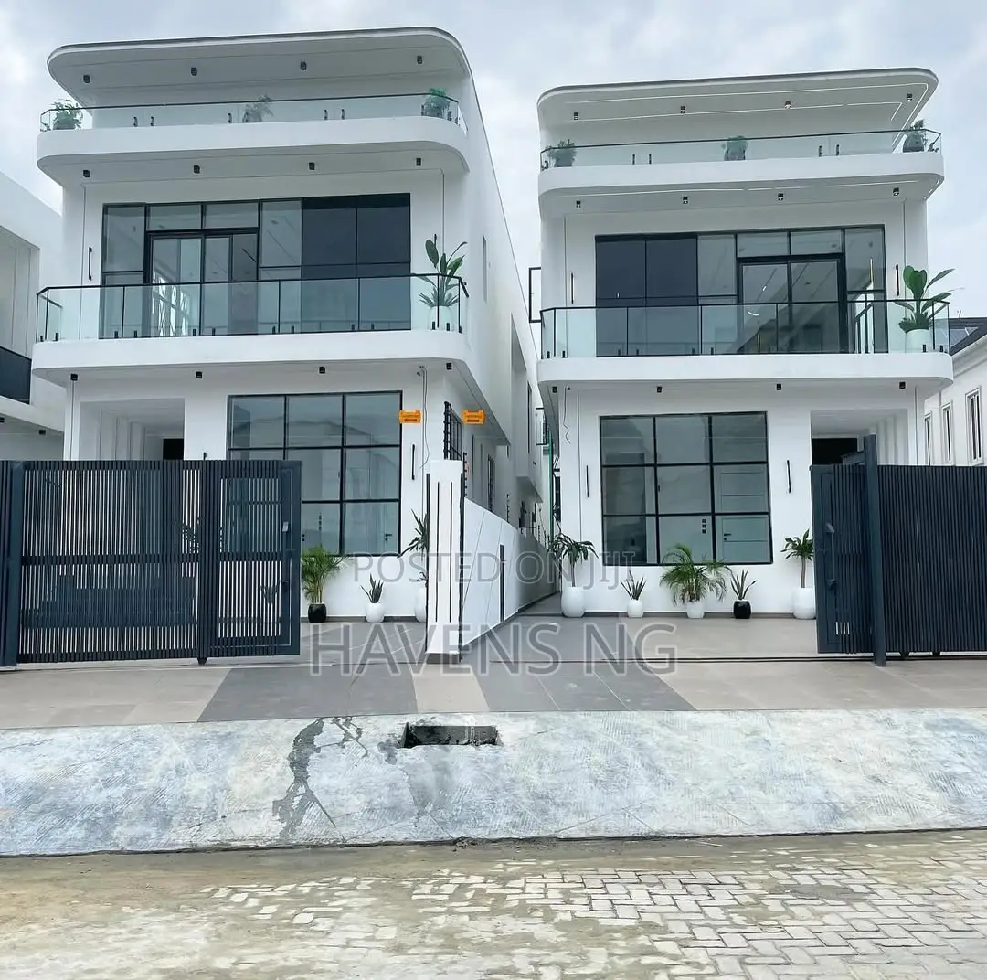 5bdrm Duplex in Chevron for sale in Chevron